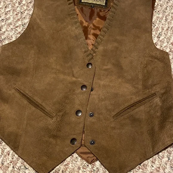 Pan-Asia Genuine Leather Vest - Picture 3 of 11